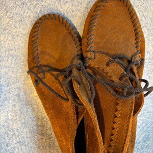 MINNETONKA LACE UP BOOTS